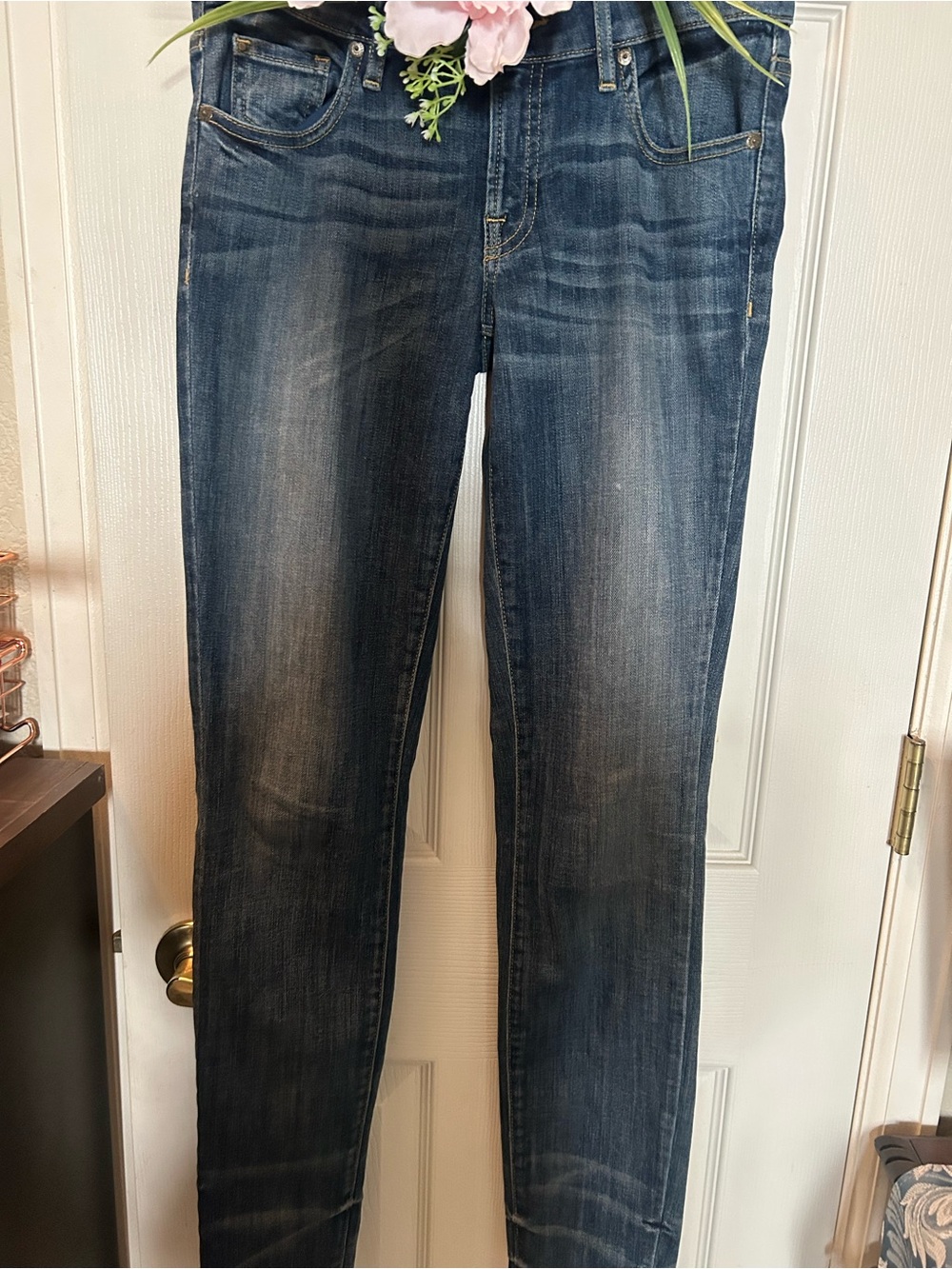 GUESS Women's Faded Dark Blue Skinny Jeans size 26/extra long.
